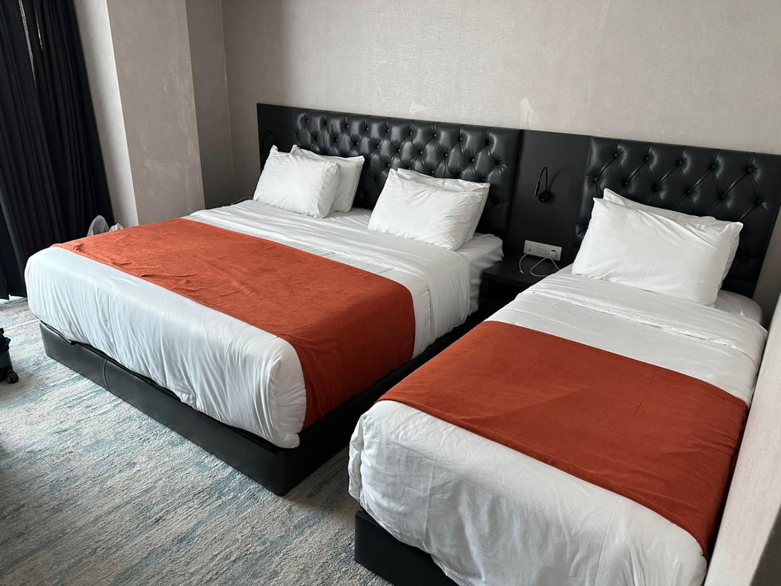 M 1 T Hotel Tbilisi Bagian luar foto