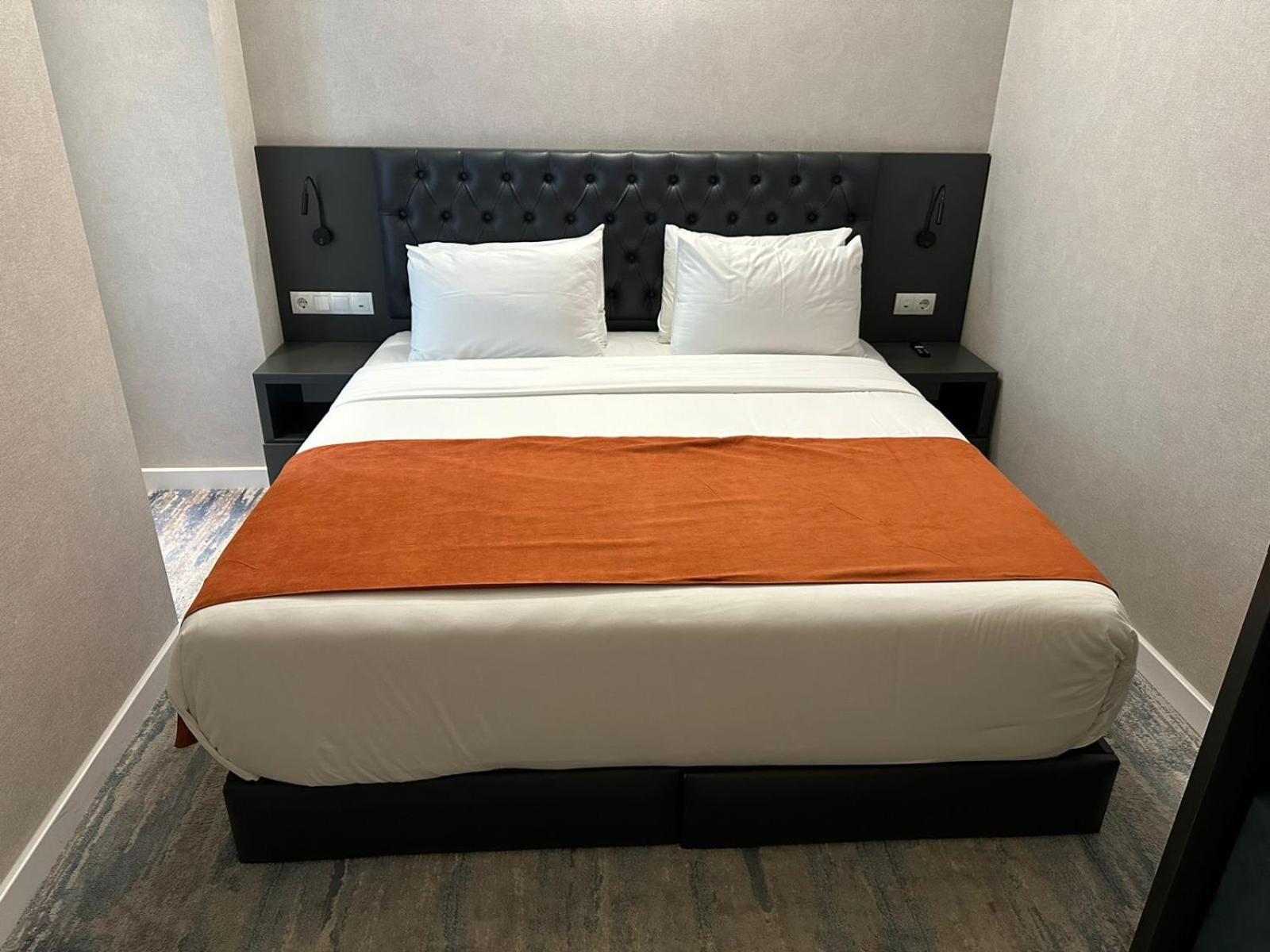 M 1 T Hotel Tbilisi Bagian luar foto
