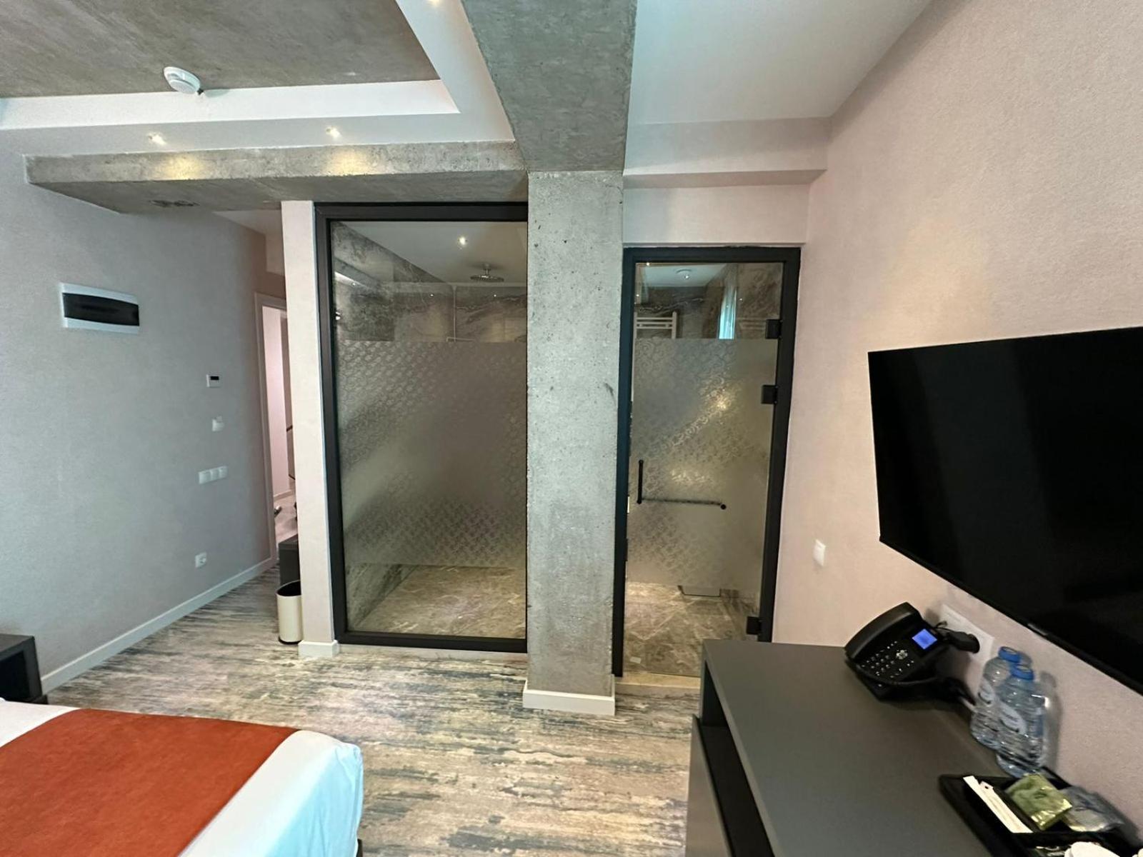 M 1 T Hotel Tbilisi Bagian luar foto