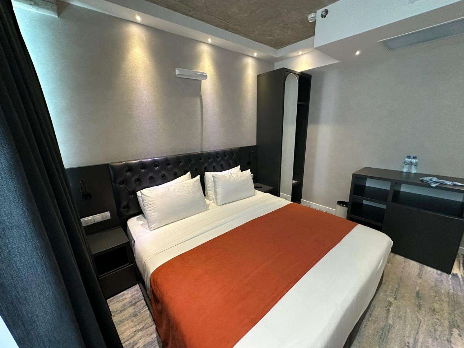 M 1 T Hotel Tbilisi Bagian luar foto