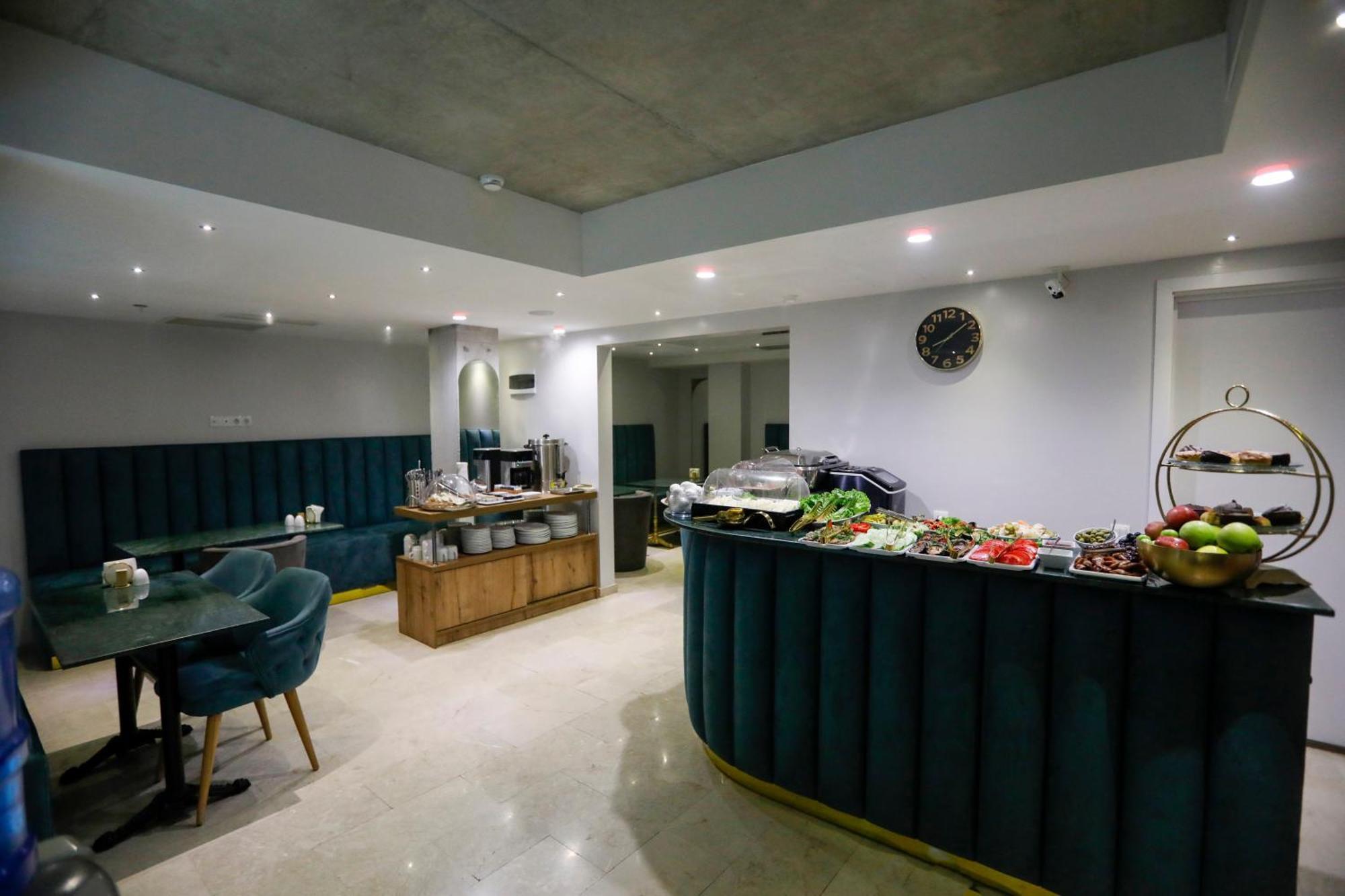 M 1 T Hotel Tbilisi Bagian luar foto