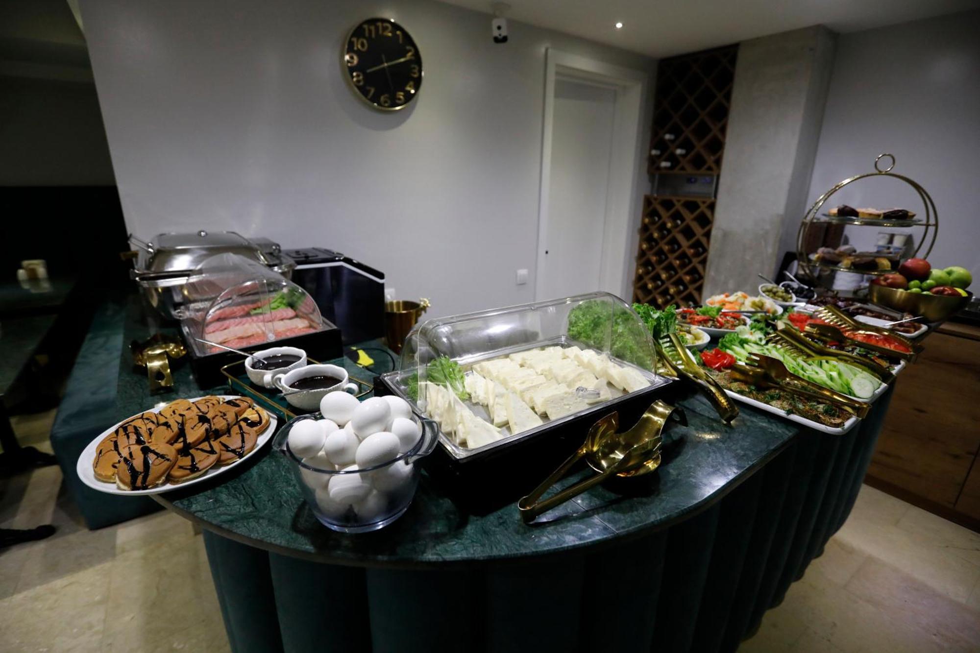 M 1 T Hotel Tbilisi Bagian luar foto
