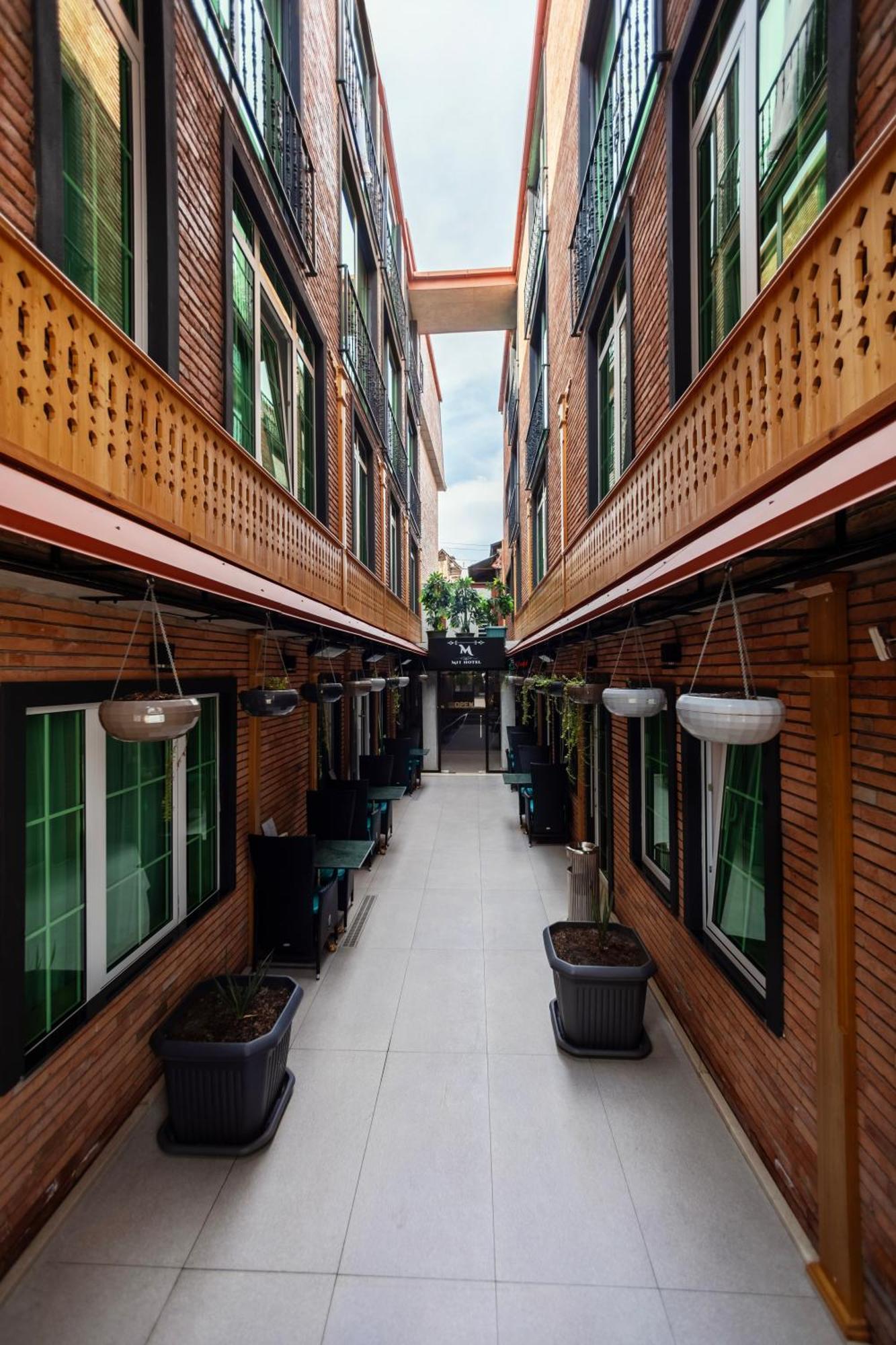M 1 T Hotel Tbilisi Bagian luar foto