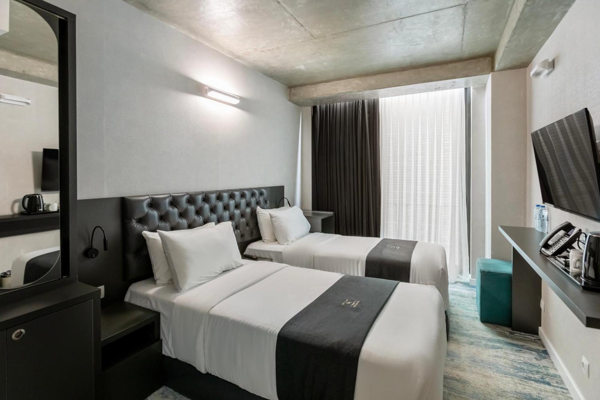 M 1 T Hotel Tbilisi Bagian luar foto
