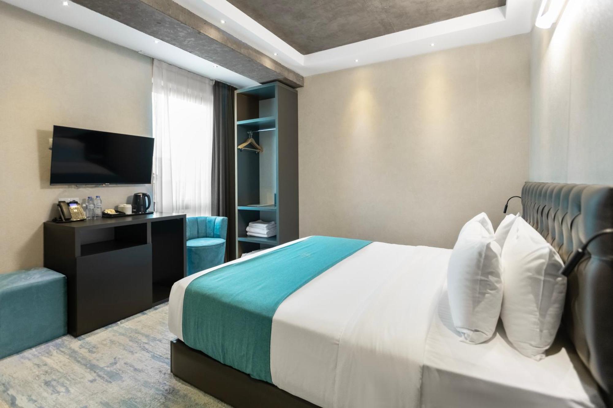 M 1 T Hotel Tbilisi Bagian luar foto