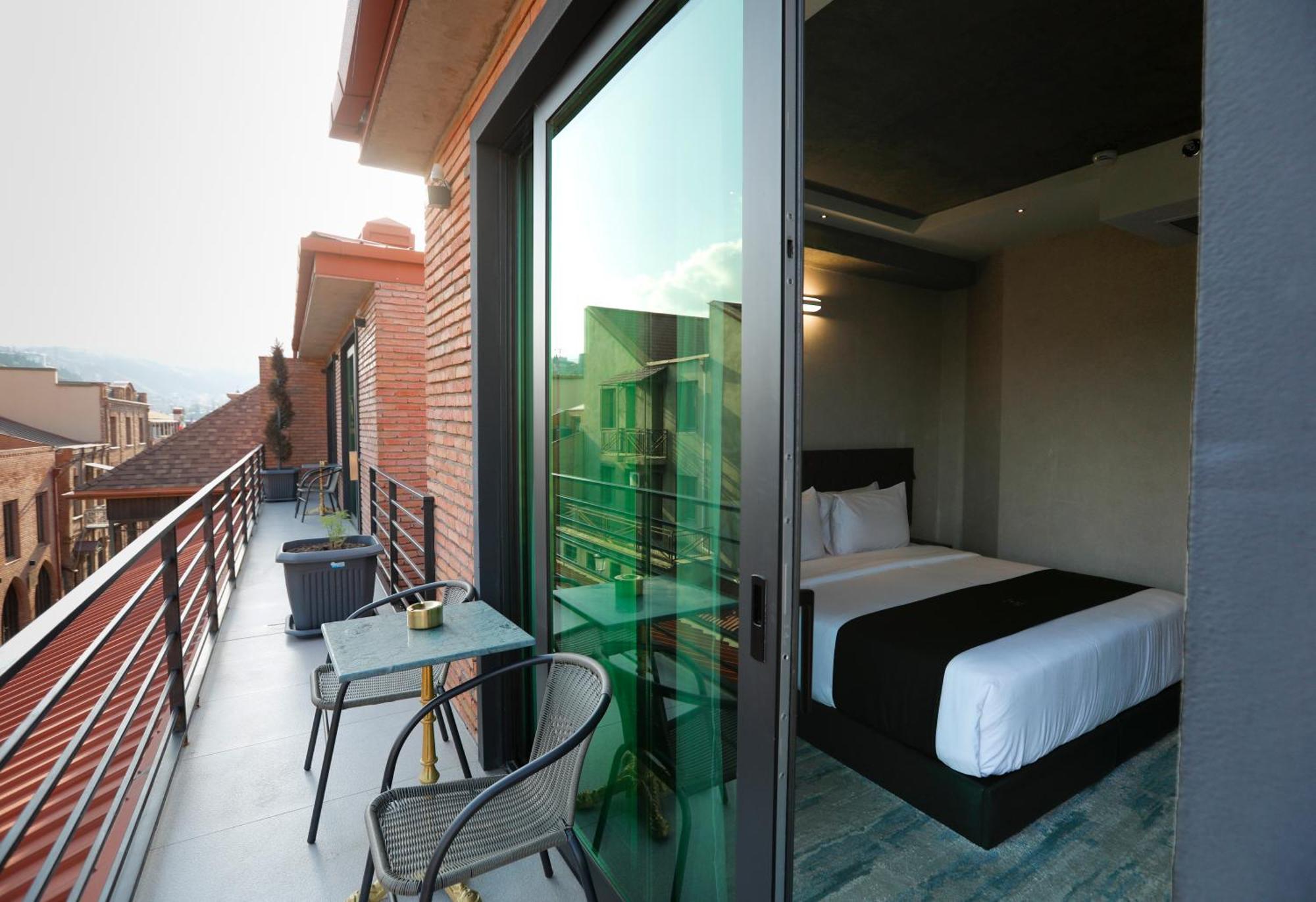 M 1 T Hotel Tbilisi Bagian luar foto