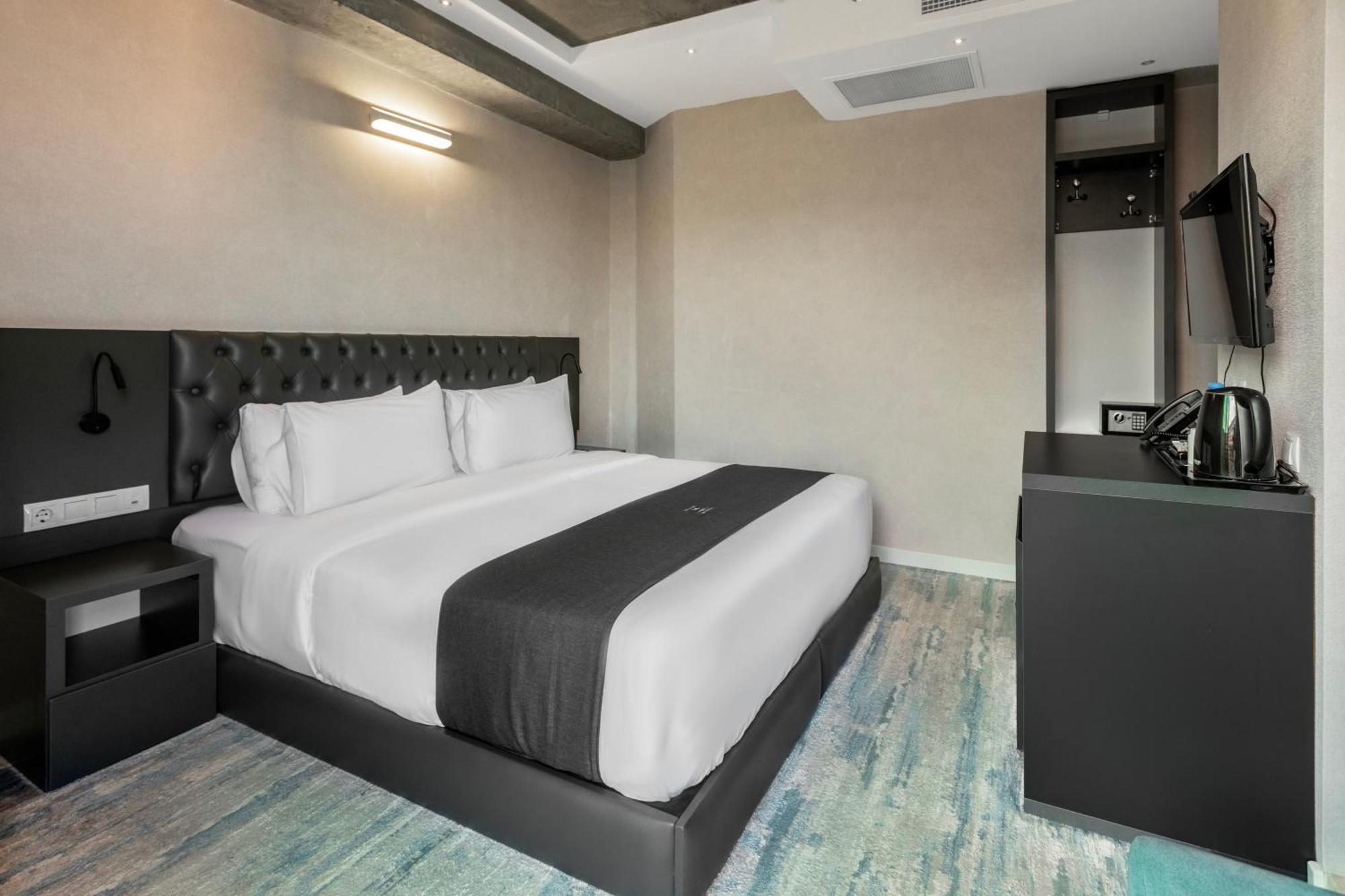 M 1 T Hotel Tbilisi Bagian luar foto