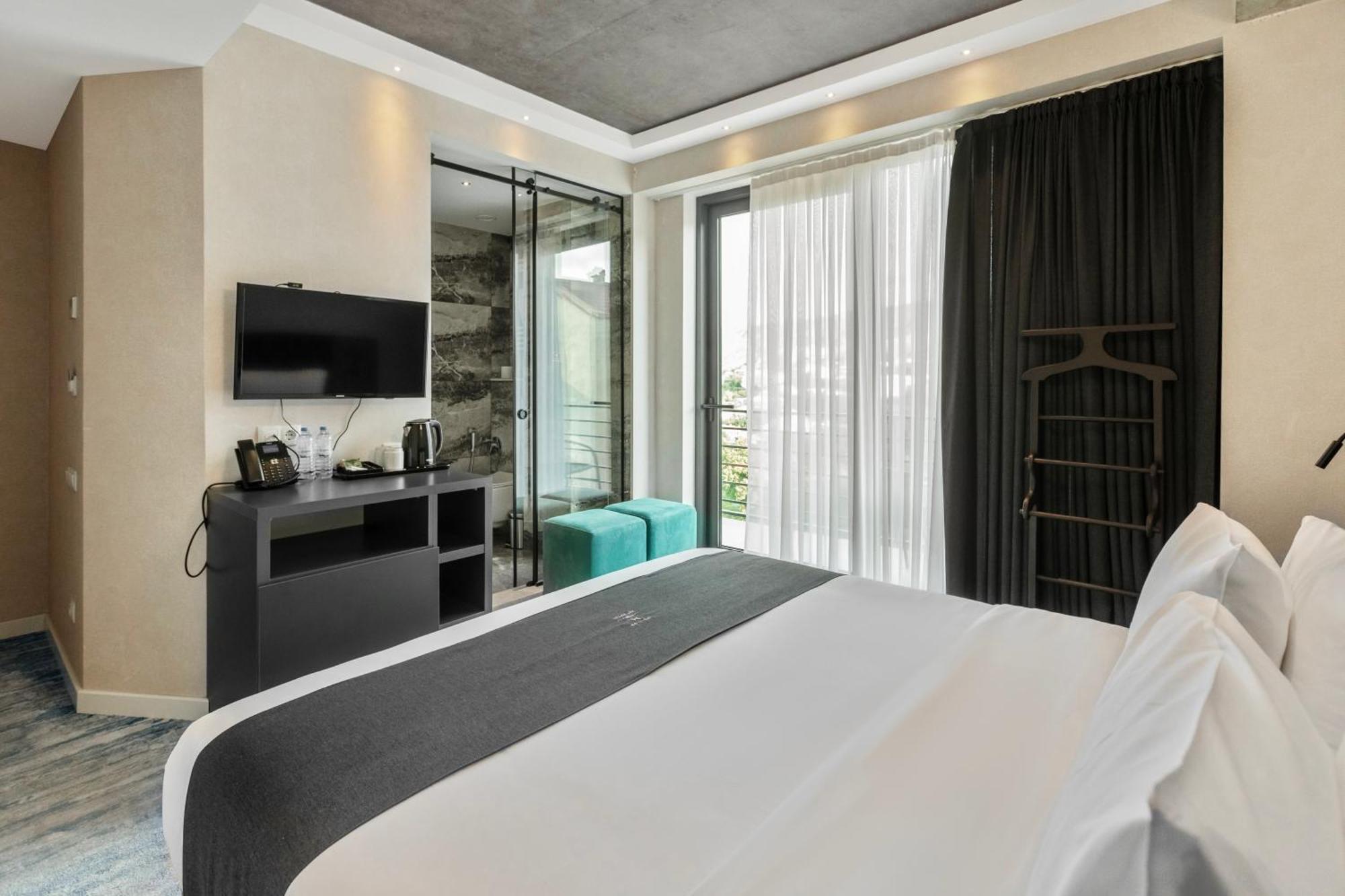 M 1 T Hotel Tbilisi Bagian luar foto