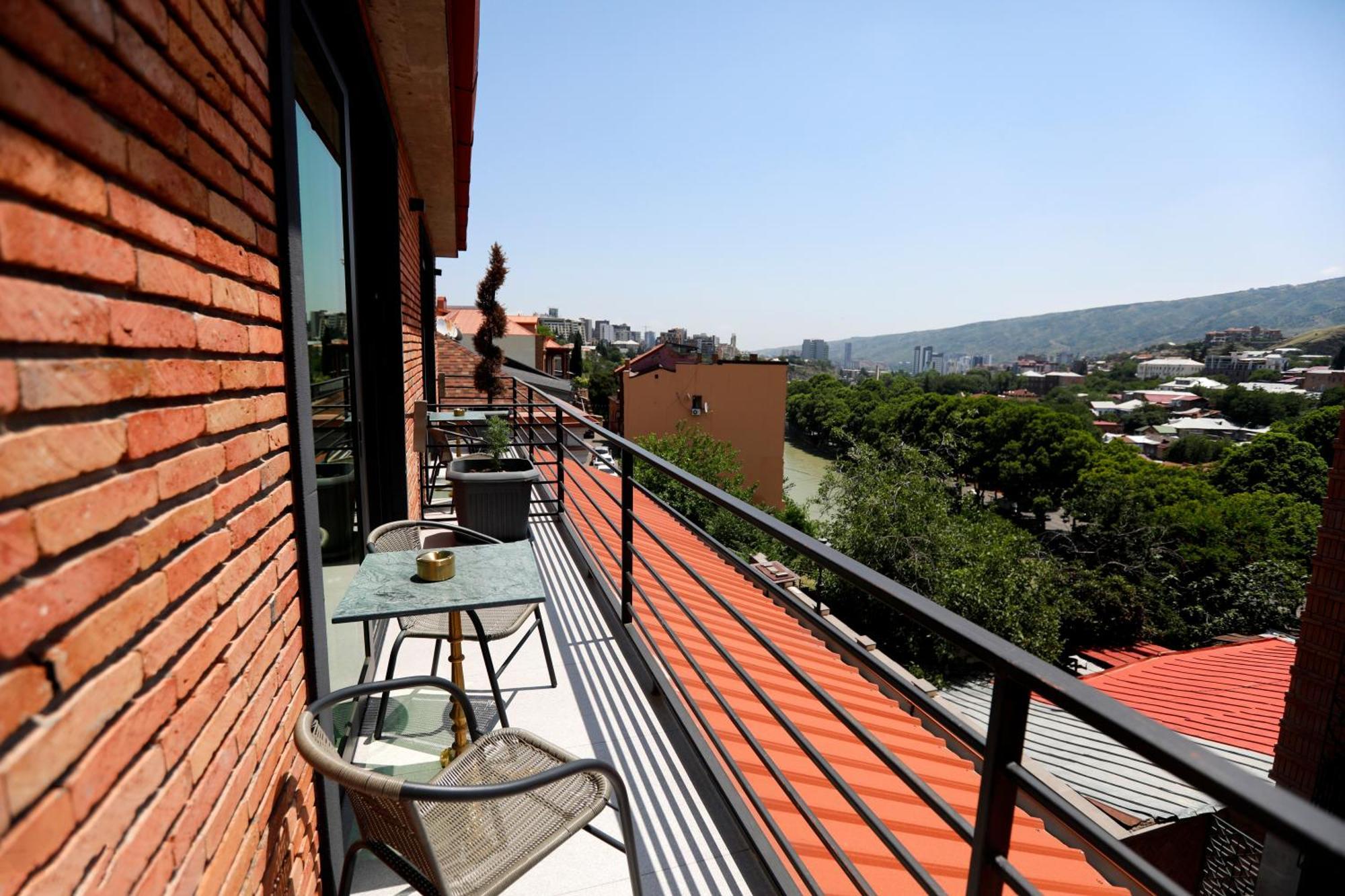 M 1 T Hotel Tbilisi Bagian luar foto