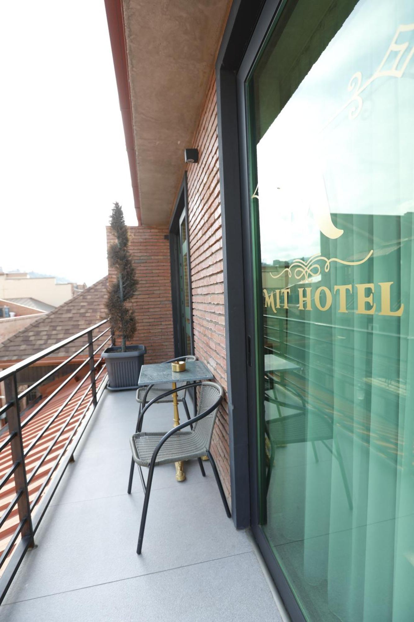 M 1 T Hotel Tbilisi Bagian luar foto