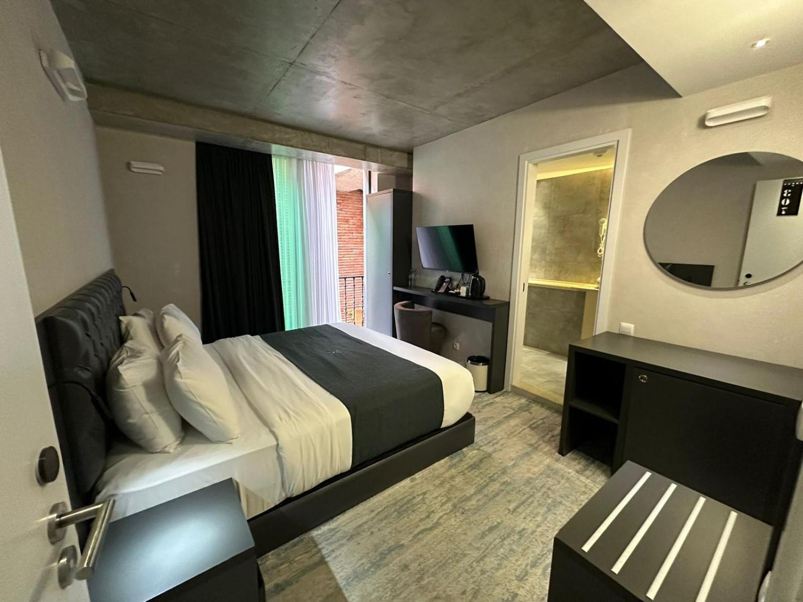 M 1 T Hotel Tbilisi Bagian luar foto