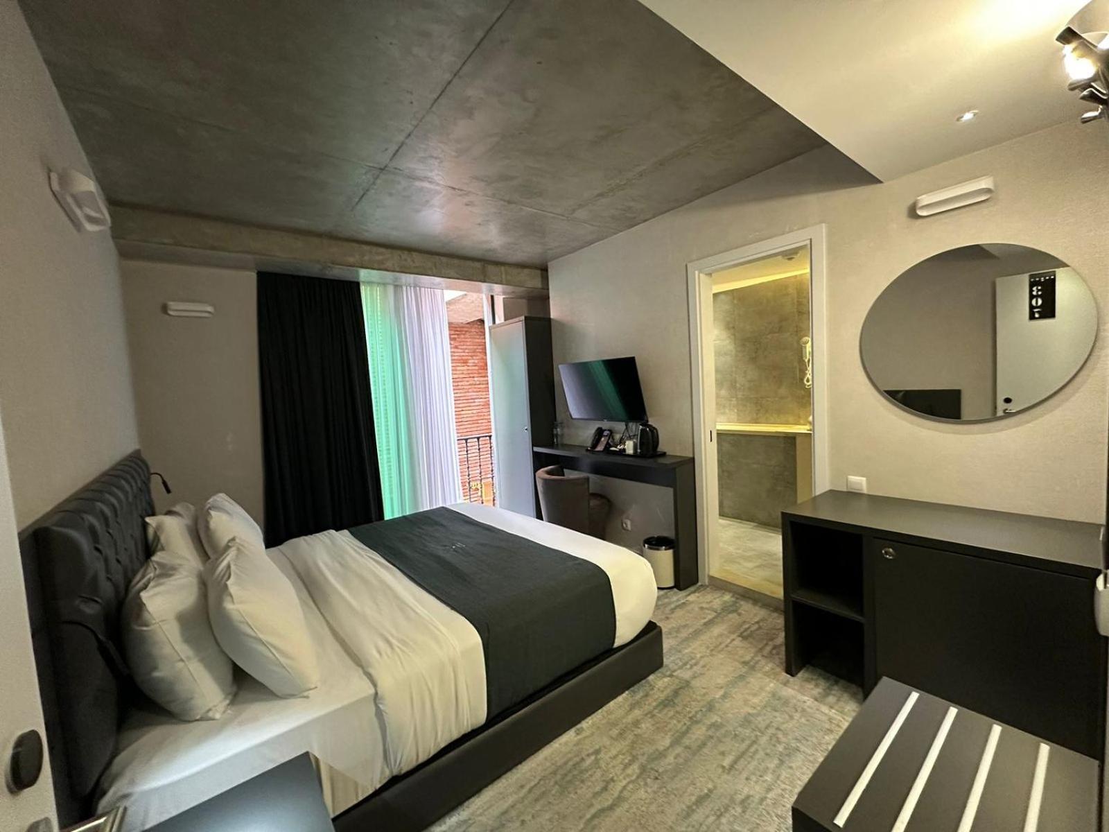 M 1 T Hotel Tbilisi Bagian luar foto